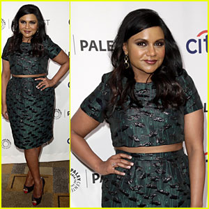 Illustration for article titled Mindy Kaling Really Likes Putting One Hand On Her Hip